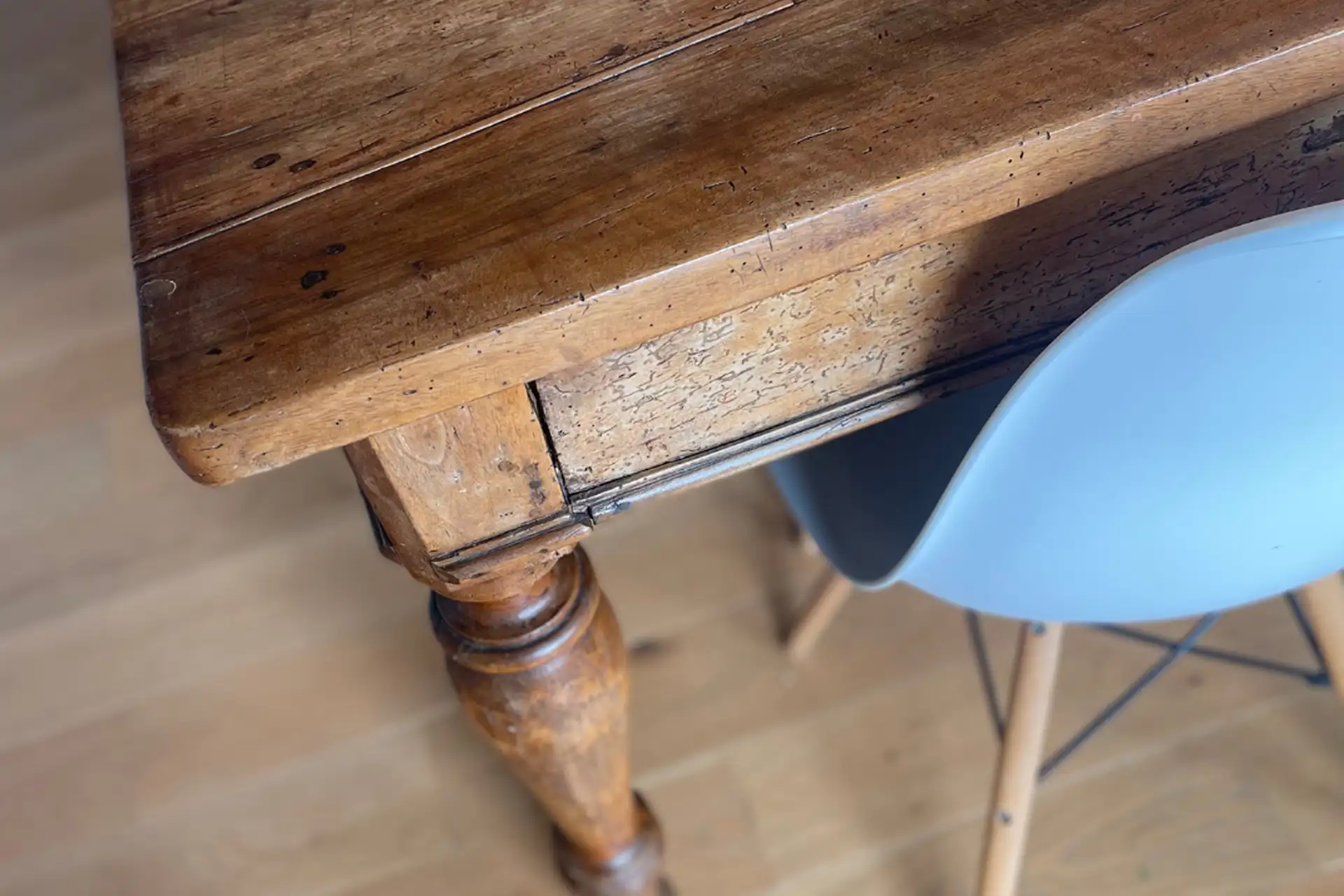 restauro tavolo antico legno
